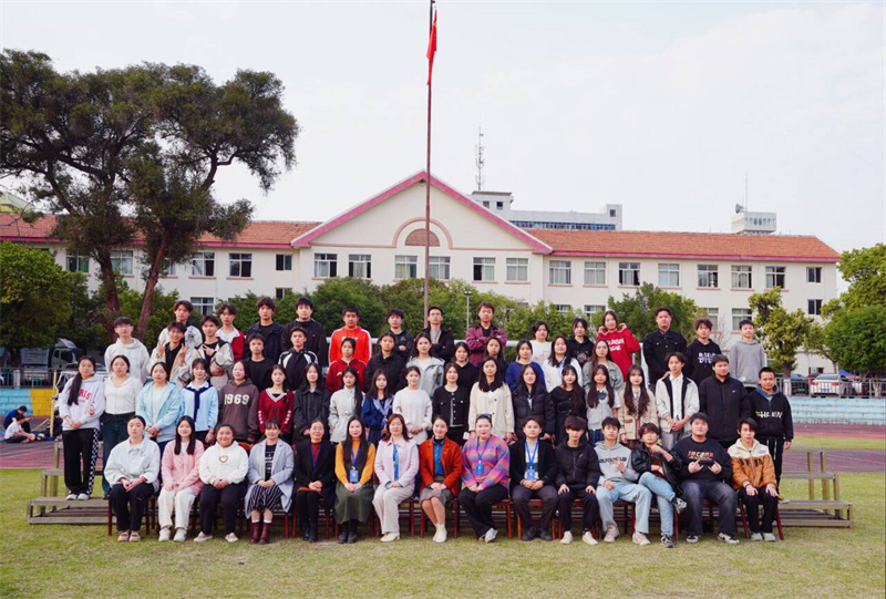 图一 合影