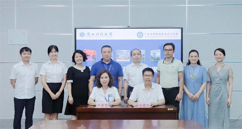 参加揭牌仪式人员合影