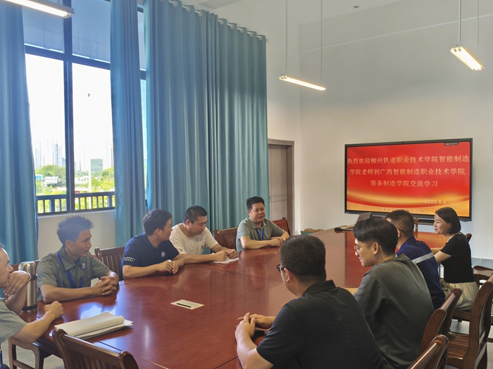 蒋召杰主任对到访教师表示热烈欢迎1
